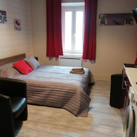 Joli Studio Dans Un Ancien Hotel Du XIX Siecle - Proche Toutes Commodites - Thermes Et Parc Виттель Экстерьер фото