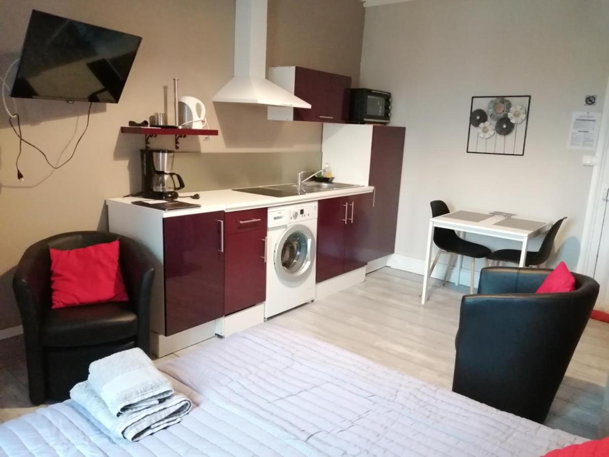Joli Studio Dans Un Ancien Hotel Du XIX Siecle - Proche Toutes Commodites - Thermes Et Parc Виттель Экстерьер фото